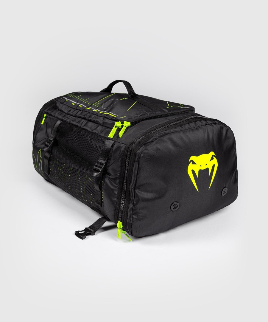 bolsa esportiva venum training camp 4.0 - pretaverde neon
