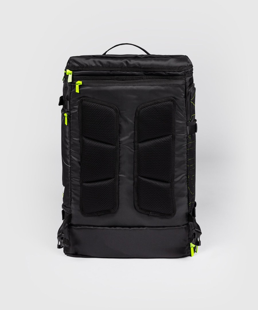 bolsa esportiva venum training camp 4.0 - pretaverde neon