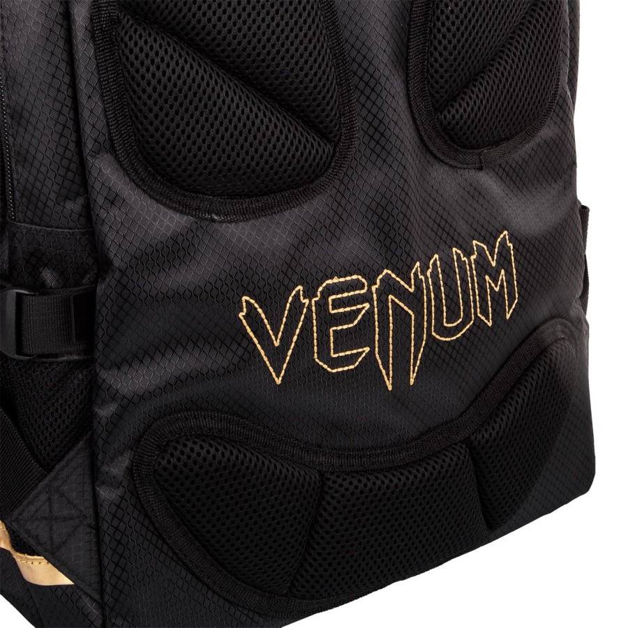 mochila venum challenger pro - pretodourado
