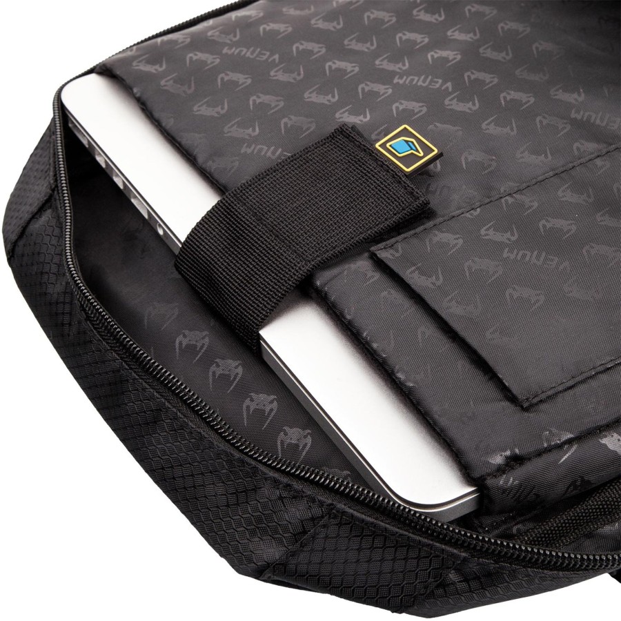 mochila venum challenger pro - pretodourado