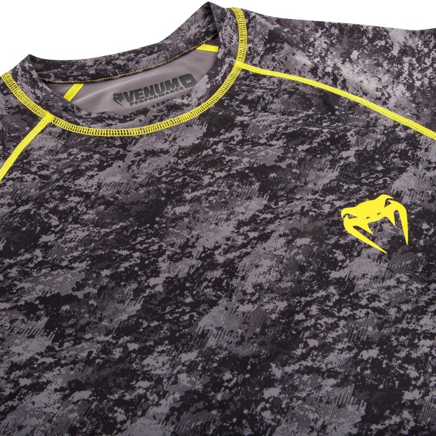 camiseta de proteção solar venum tramo - manga comprida - pretoamarelo