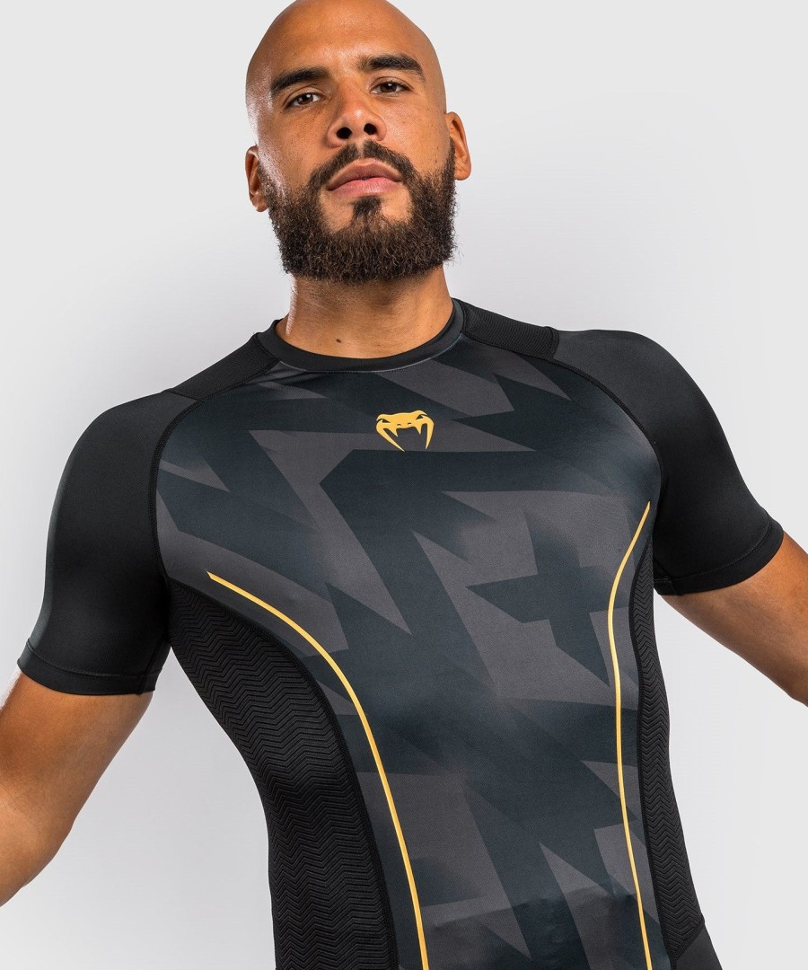 camiseta de proteção solar venum razor de manga curta - pretodourado