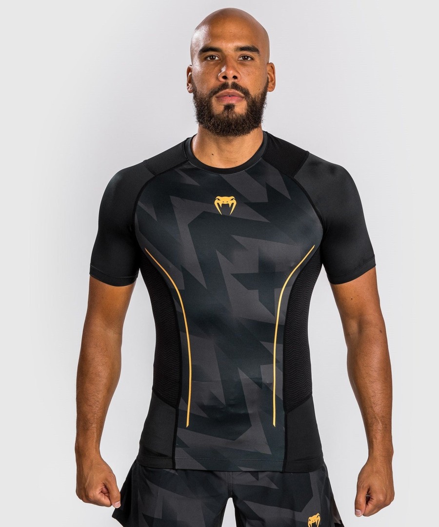 camiseta de proteção solar venum razor de manga curta - pretodourado