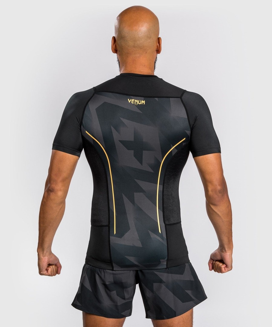 camiseta de proteção solar venum razor de manga curta - pretodourado