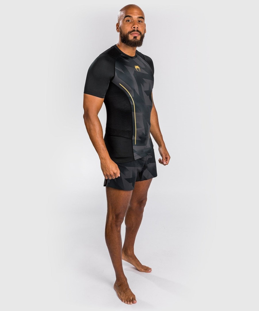 camiseta de proteção solar venum razor de manga curta - pretodourado