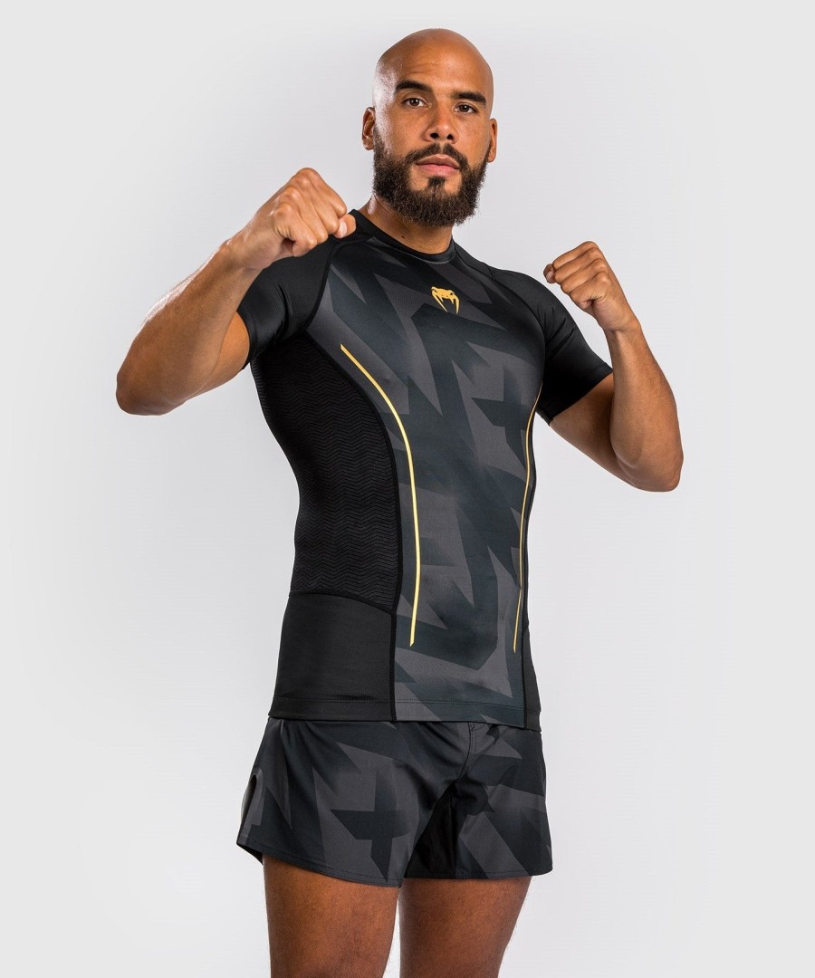 camiseta de proteção solar venum razor de manga curta - pretodourado