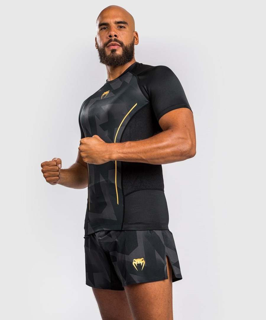 camiseta de proteção solar venum razor de manga curta - pretodourado