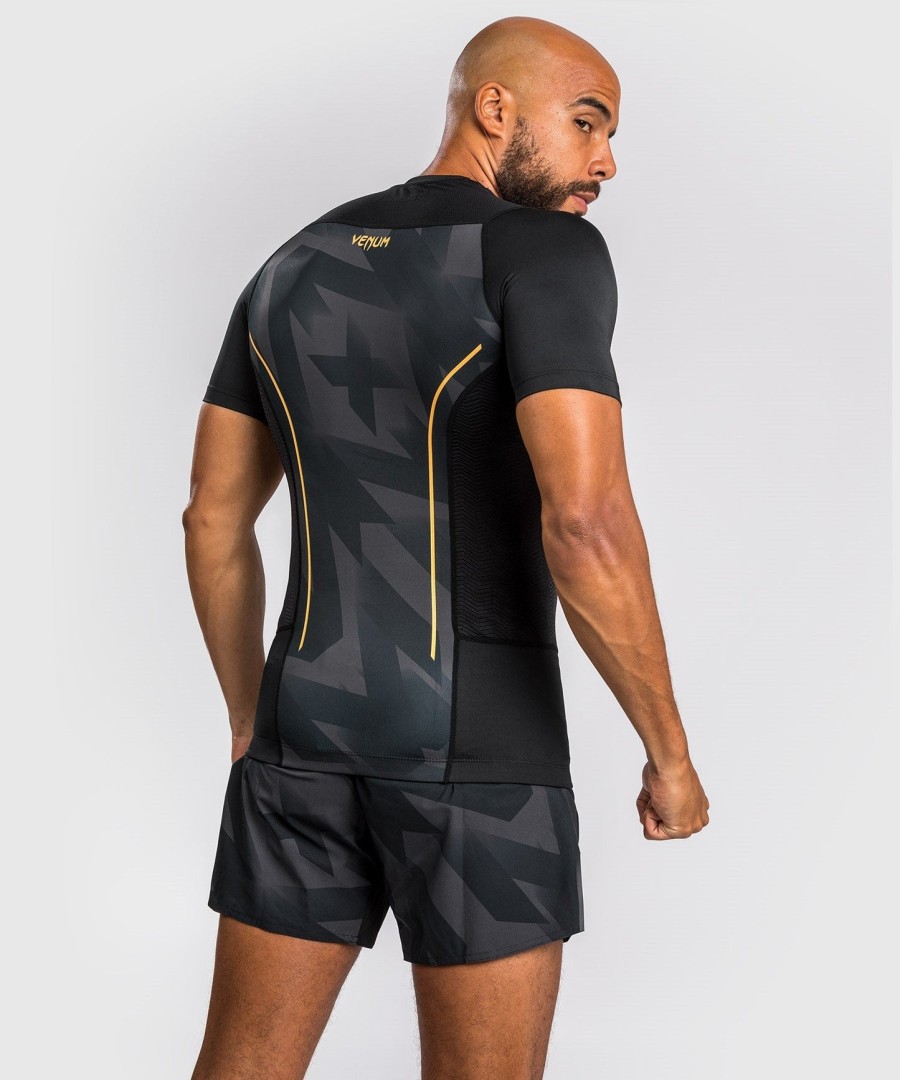 camiseta de proteção solar venum razor de manga curta - pretodourado