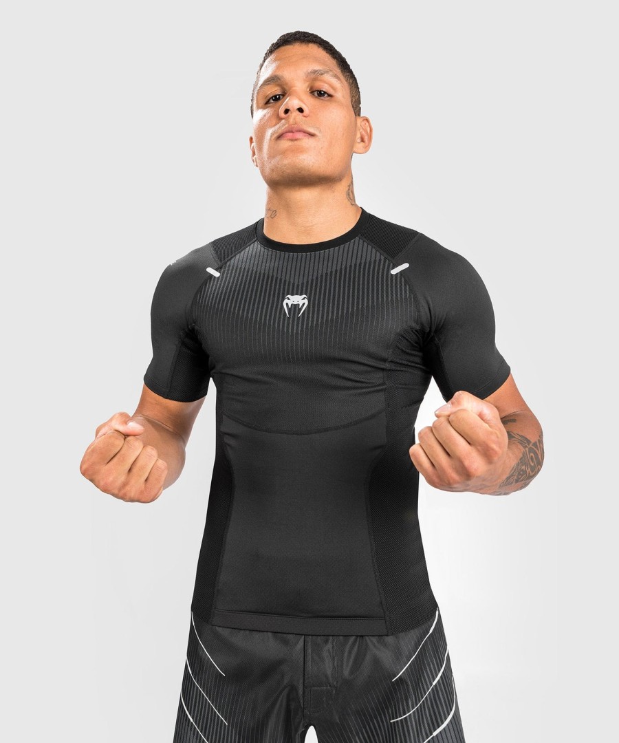 camiseta de proteção solar venum biomecha de manga curta - pretocinza