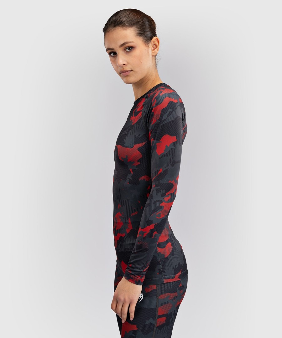 camiseta de proteção solar feminina de manga comprida venum x sophia rose - camuflagem vermelha urbana