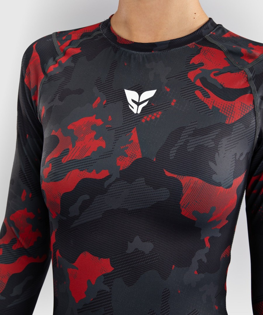 camiseta de proteção solar feminina de manga comprida venum x sophia rose - camuflagem vermelha urbana