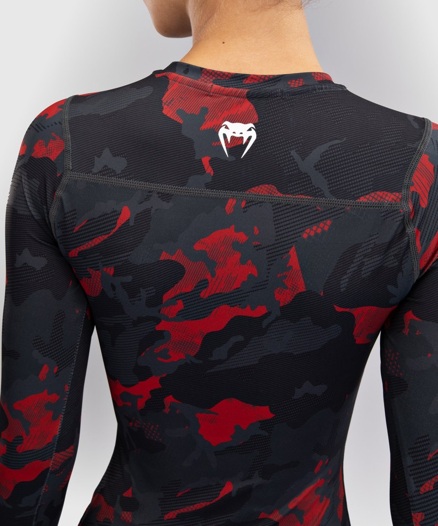 camiseta de proteção solar feminina de manga comprida venum x sophia rose - camuflagem vermelha urbana