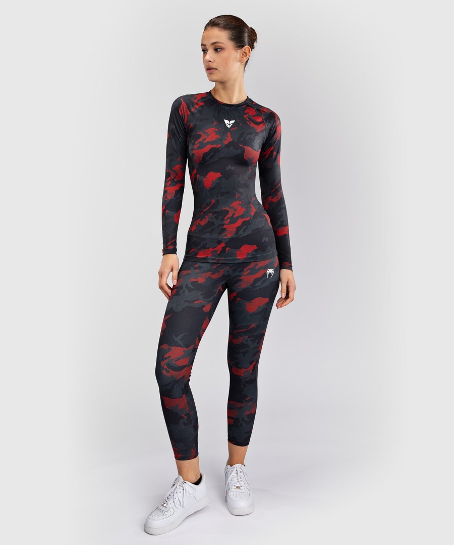 camiseta de proteção solar feminina de manga comprida venum x sophia rose - camuflagem vermelha urbana