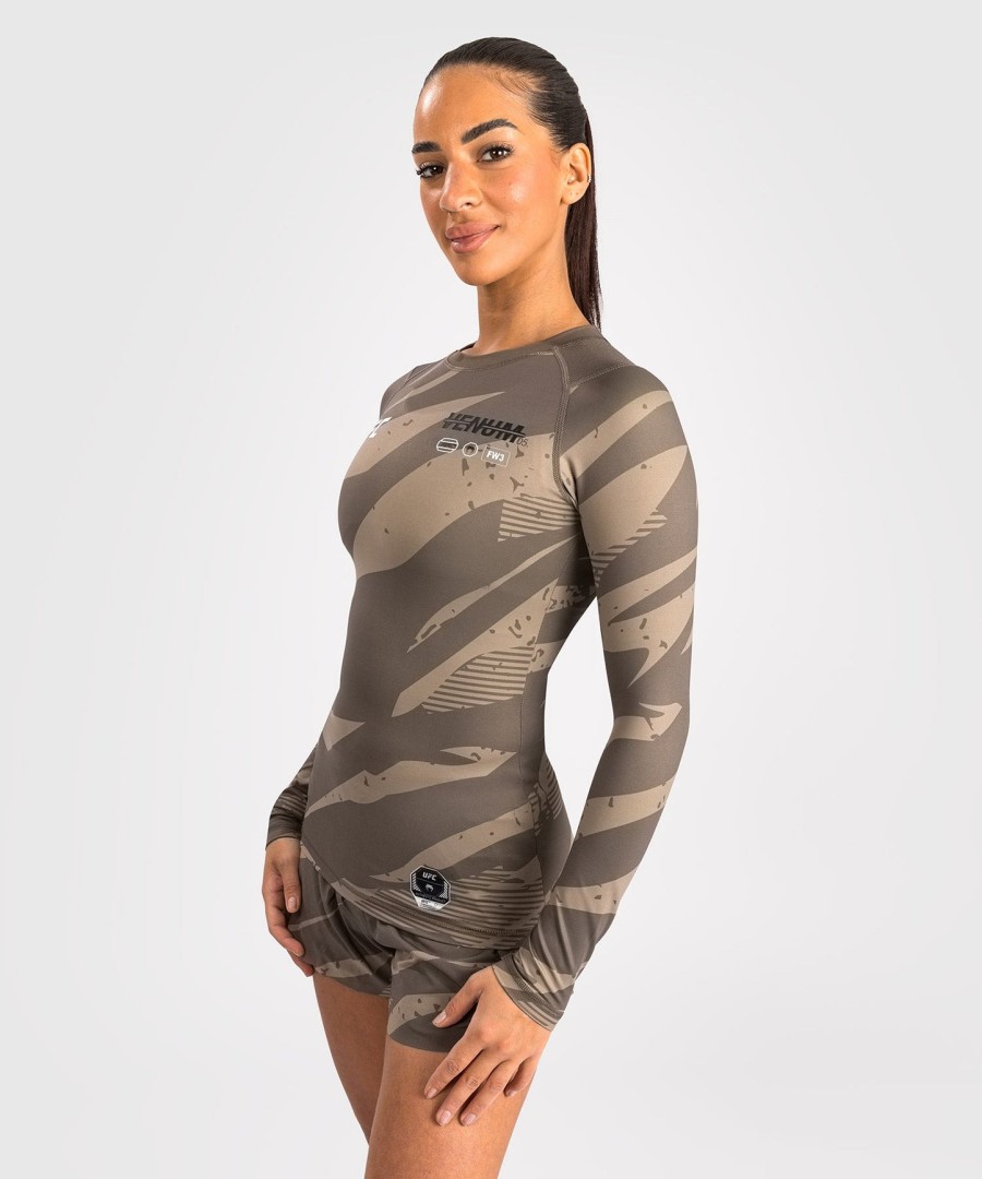 rashguard de manga comprida feminina ufc adrenaline by venum fight week performance - camuflagem deserto