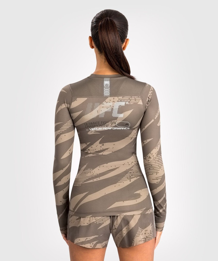 rashguard de manga comprida feminina ufc adrenaline by venum fight week performance - camuflagem deserto