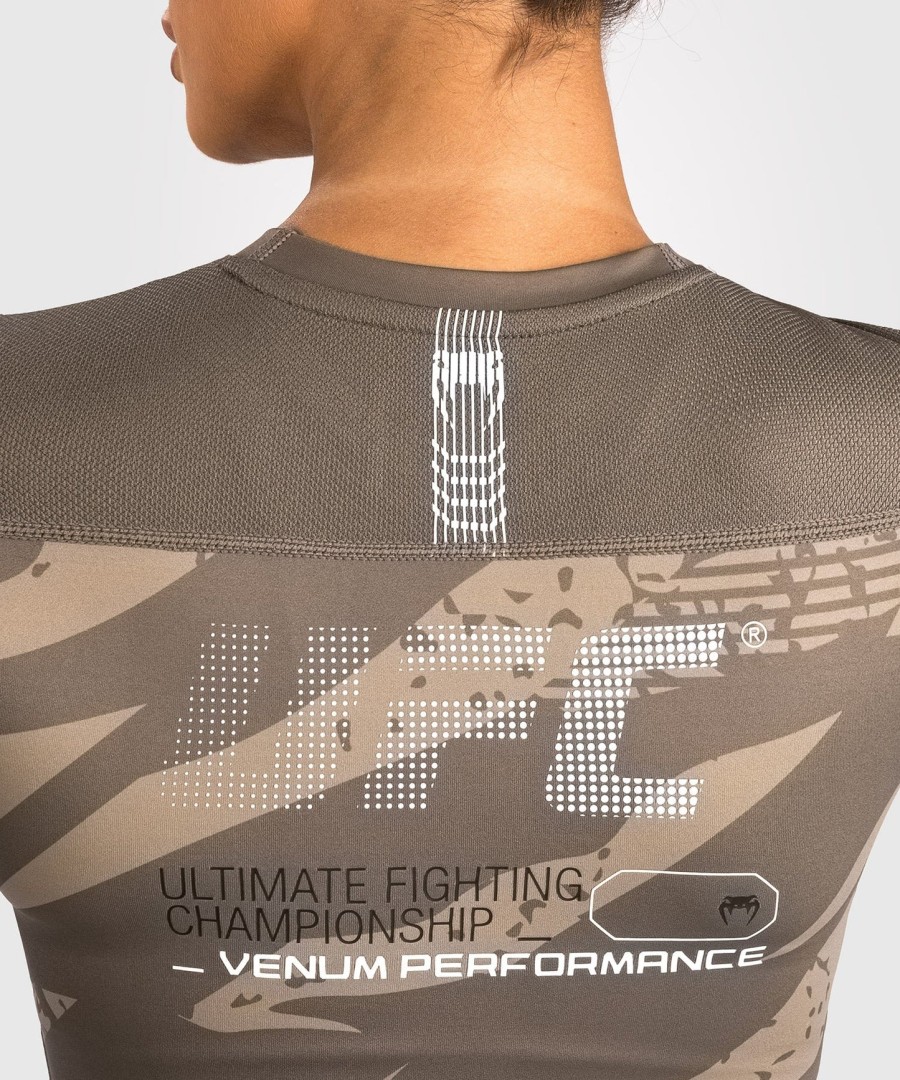 rashguard de manga comprida feminina ufc adrenaline by venum fight week performance - camuflagem deserto