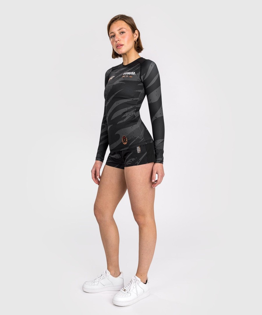 rashguard de manga comprida feminina ufc adrenaline by venum fight week performance - camuflagem urbana