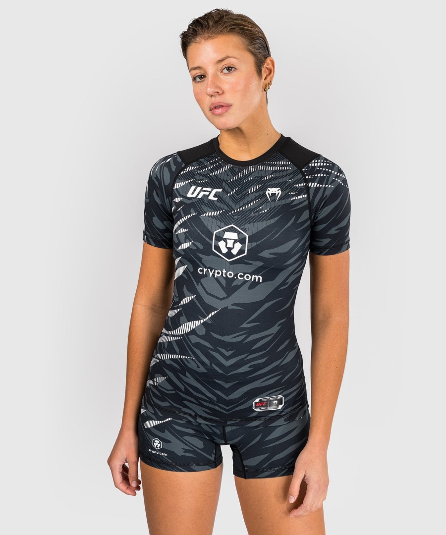 rashguard de manga curta feminino ufc fusion by venum authentic fight night performance - preto