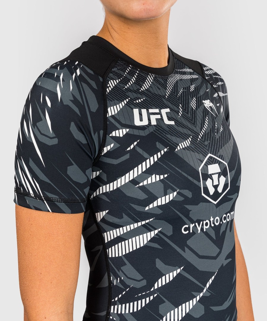 rashguard de manga curta feminino ufc fusion by venum authentic fight night performance - preto