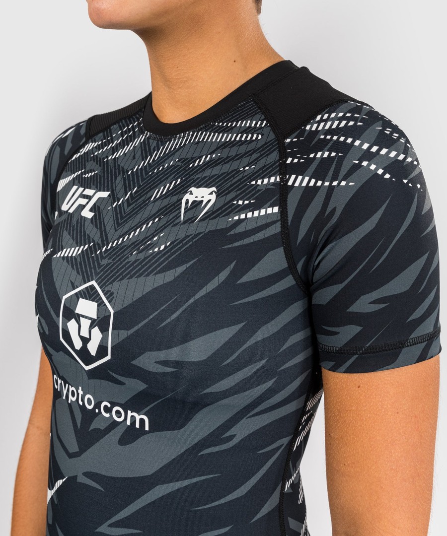 rashguard de manga curta feminino ufc fusion by venum authentic fight night performance - preto