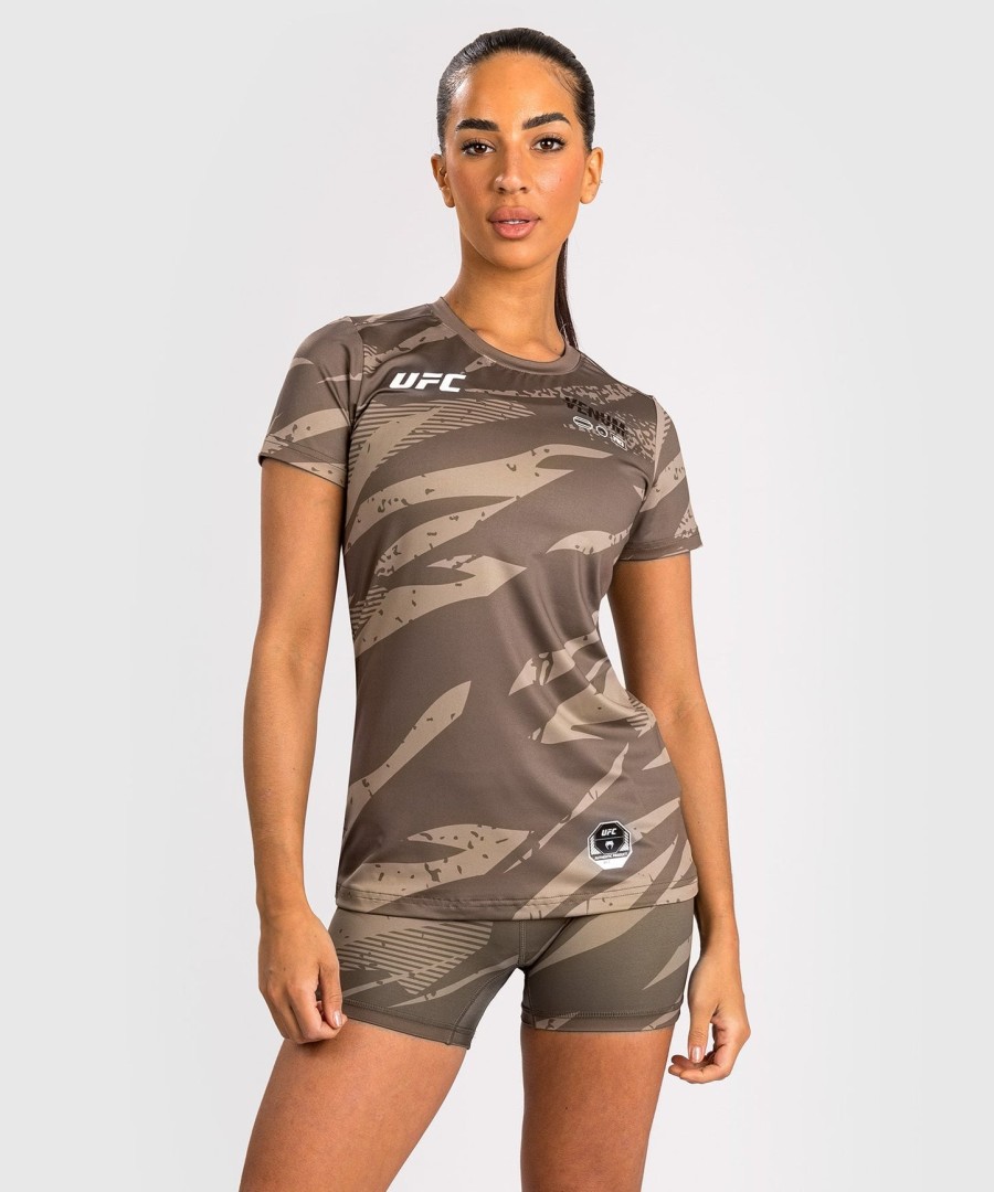 camiseta feminina ufc adrenaline by venum fight week dry-tech - camuflagem deserto