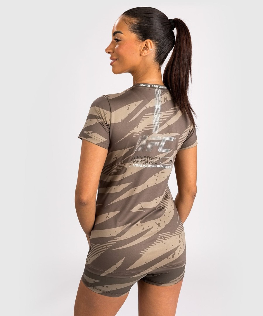 camiseta feminina ufc adrenaline by venum fight week dry-tech - camuflagem deserto