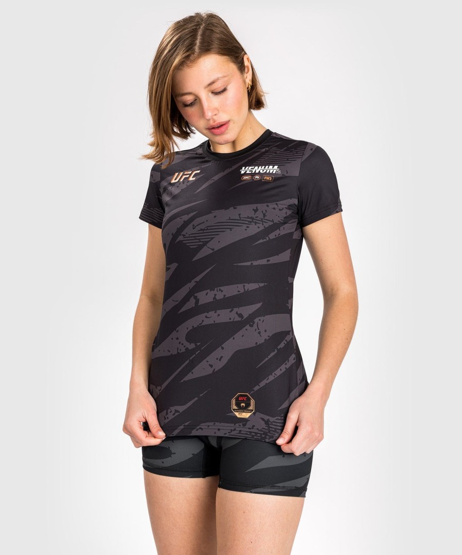 camiseta feminina ufc adrenaline by venum fight week dry-tech - camuflagem urbana