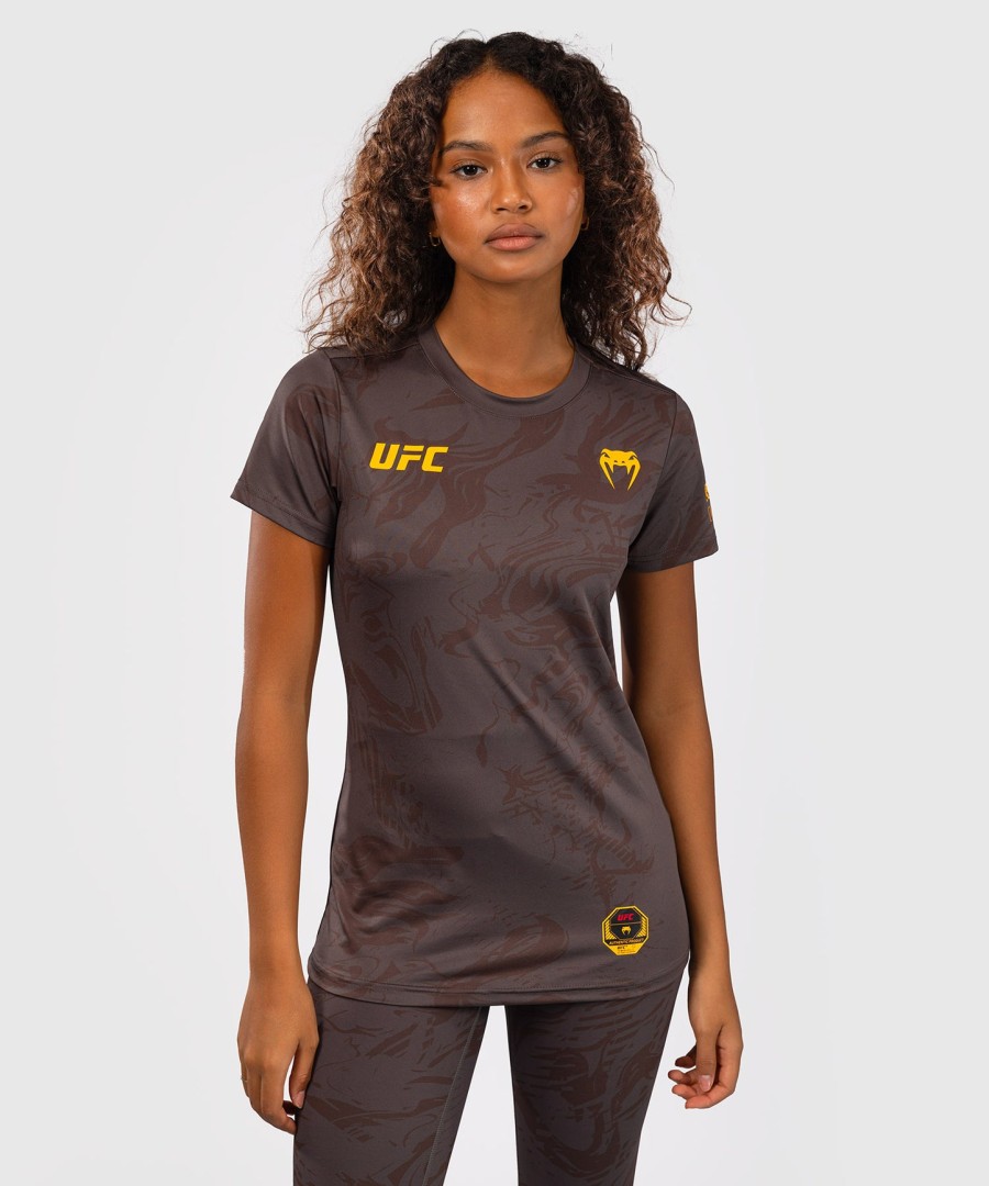 camiseta feminina ufc fusion by venum fight week dry-tech - marrom terra