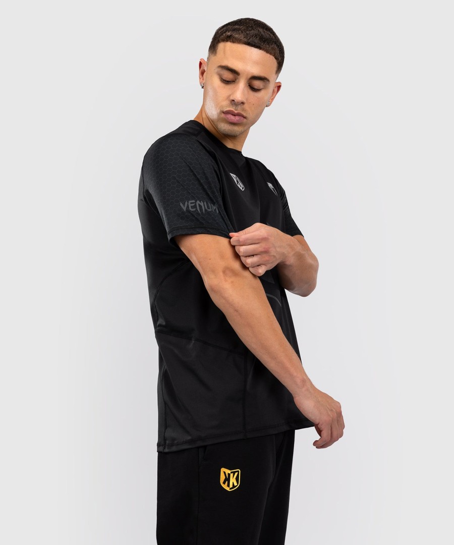 camiseta foot korner x venum hexagon mma - pretaprateada