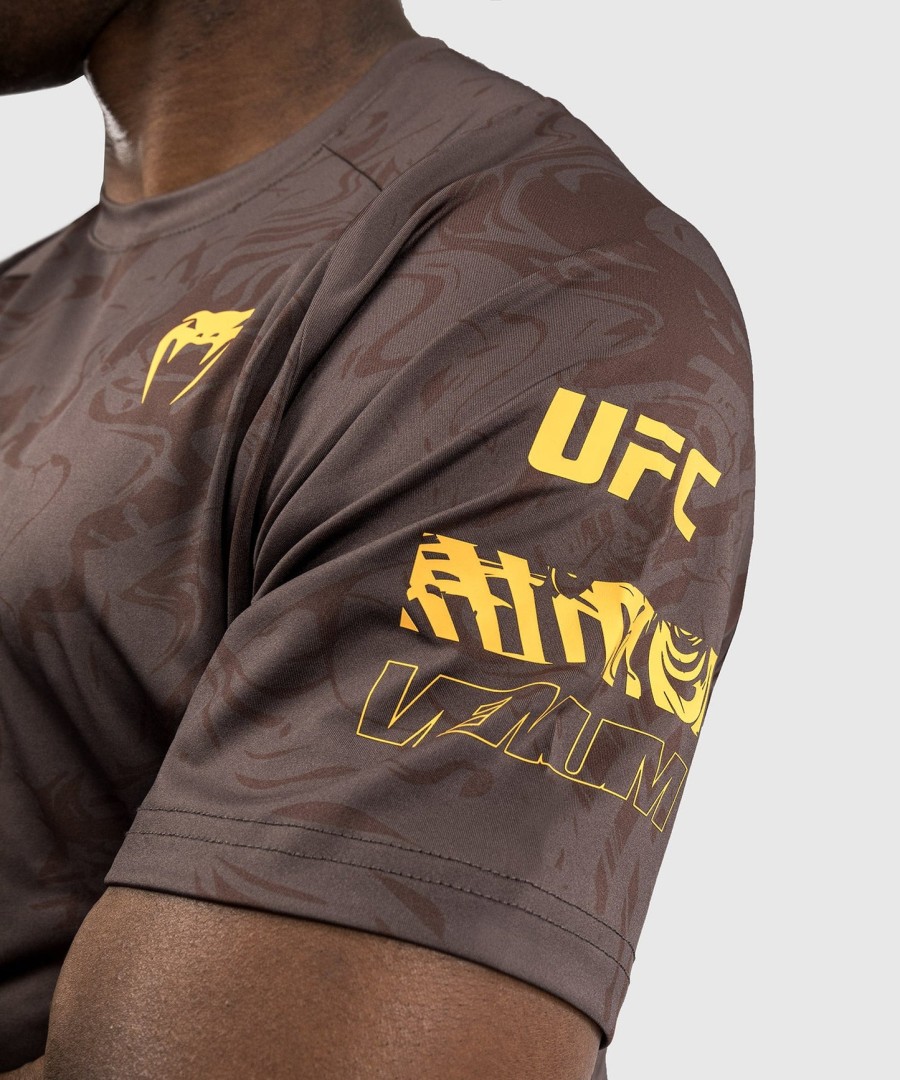 camiseta masculina ufc fusion by venum fight week dry-tech - marrom terra