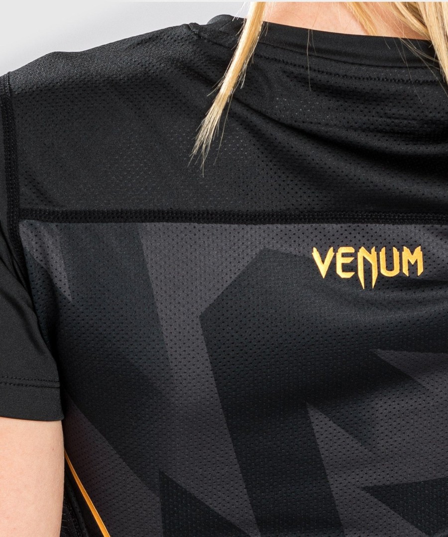 camiseta venum razor dry tech - feminina - pretadourada