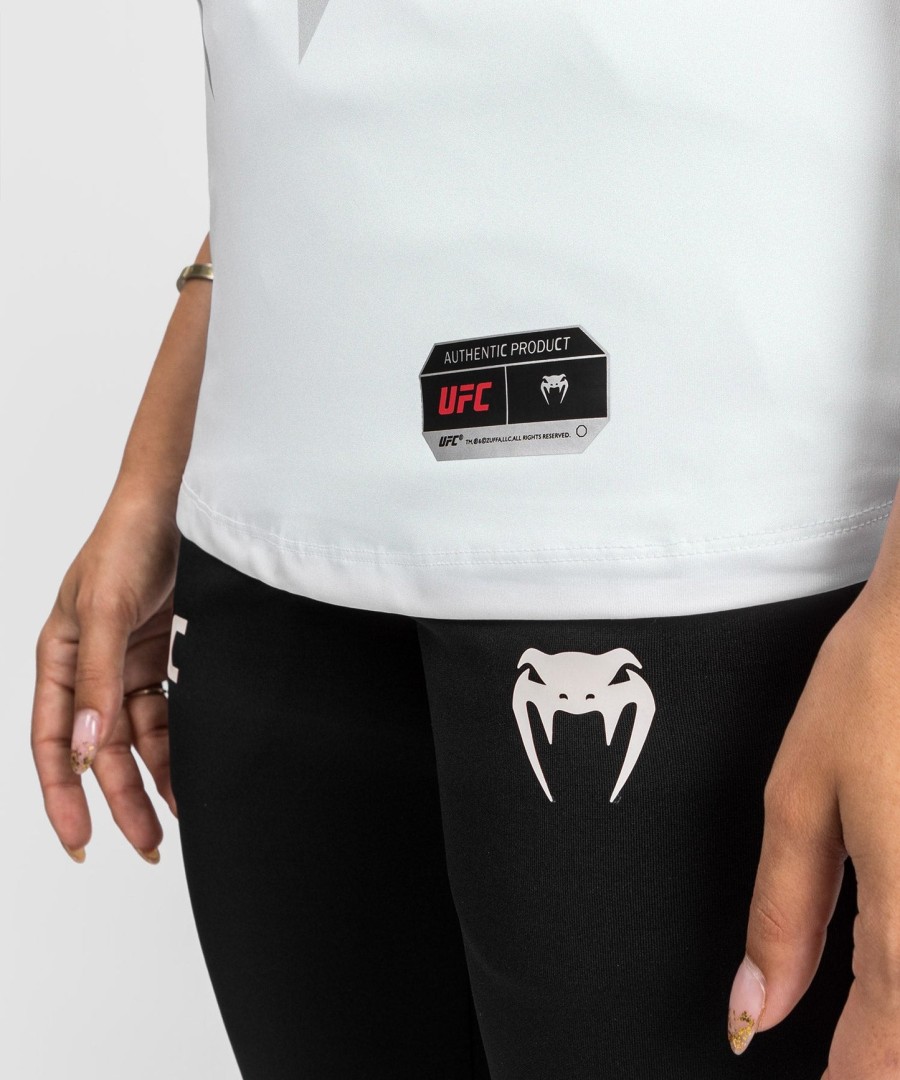 uniforme autêntico ufc venum fight night 2.0 da venum - camisa de entrada feminina - branca