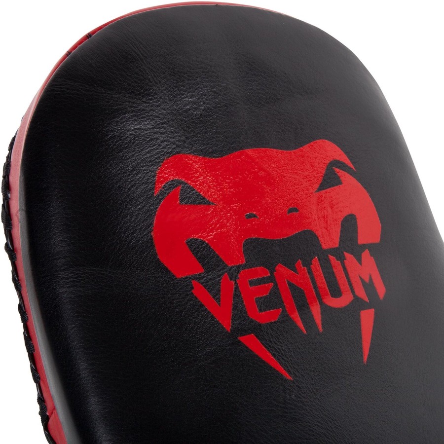 protetores de chute venum em couro - pretovermelho
