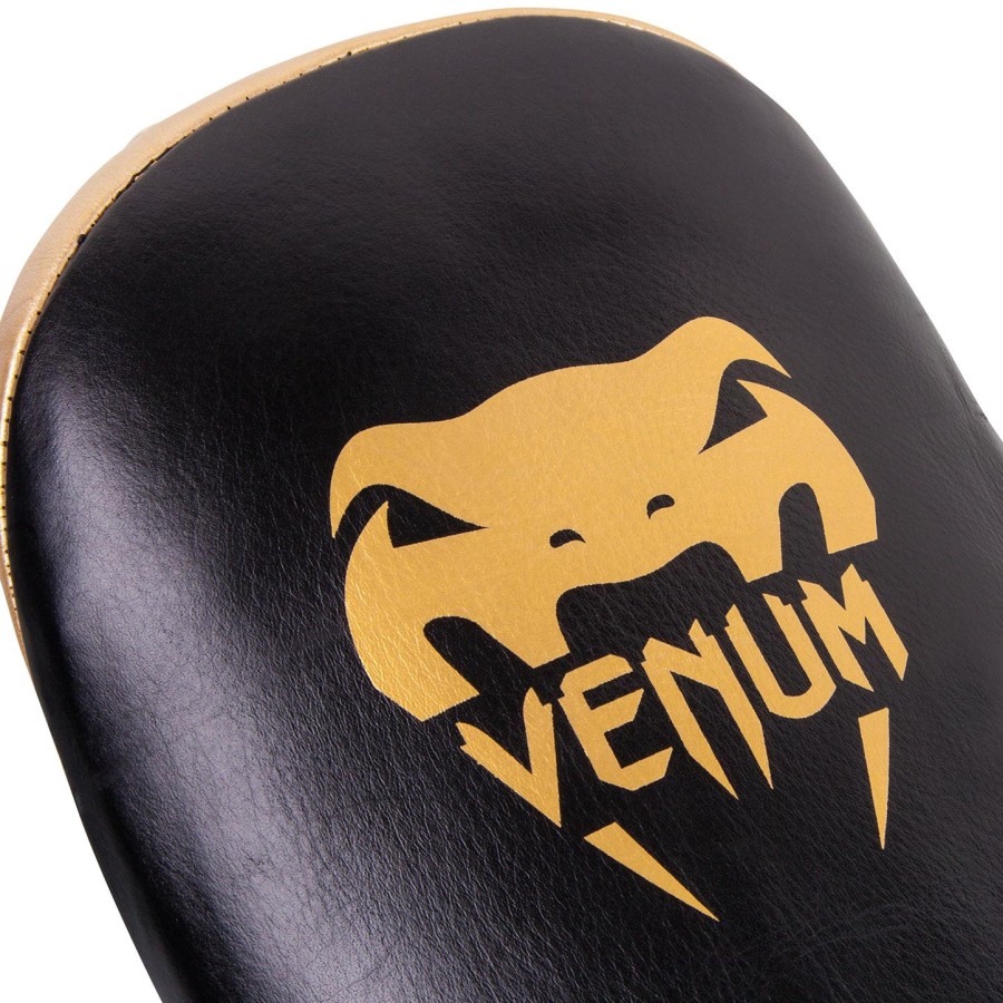 protetores de chute venum em couro - pretodourado