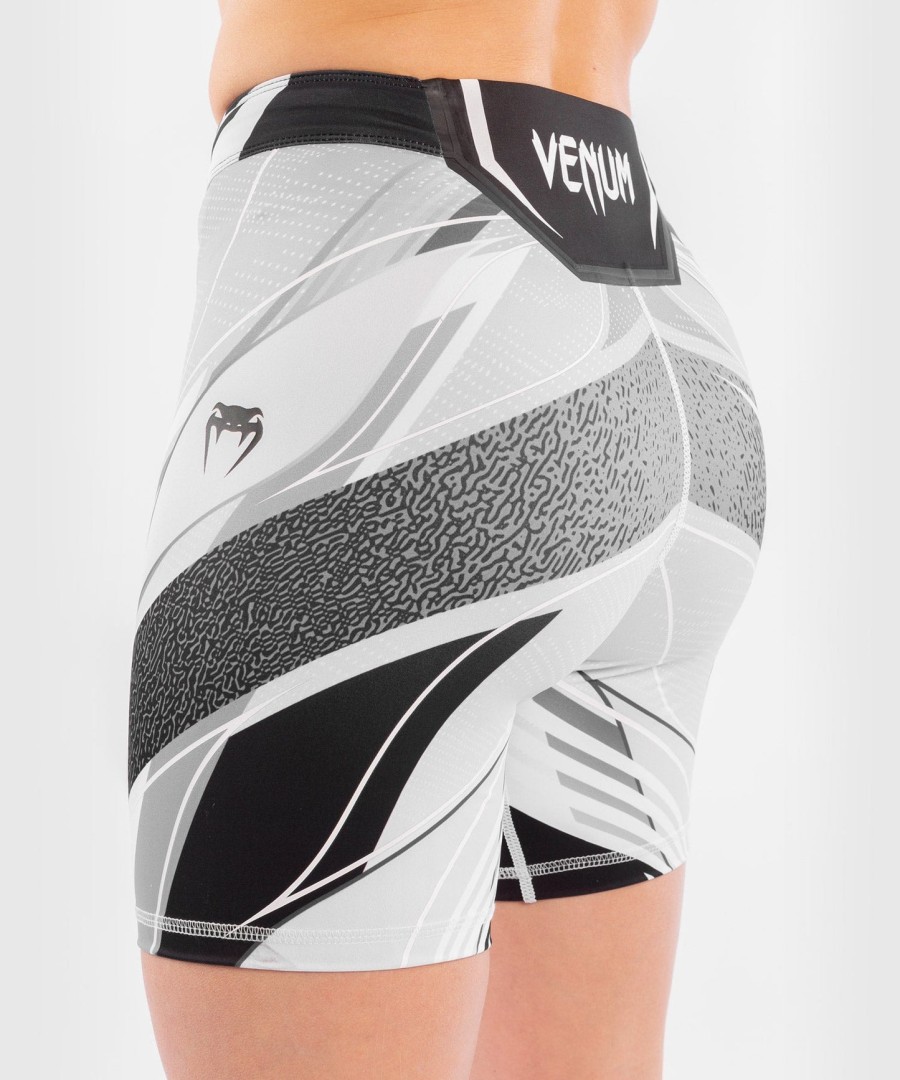 shorts ufc venum authentic fight night vale tudo feminino - corte longo - branco