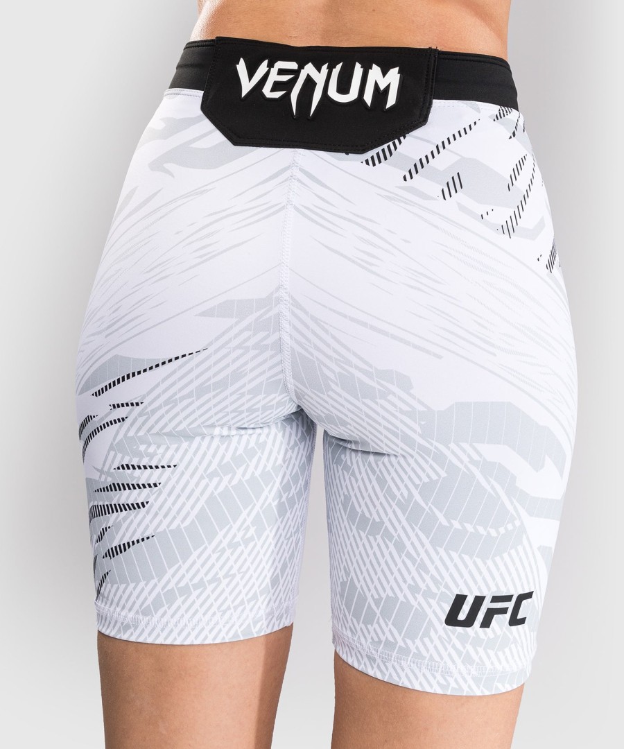 ufc fusion by venum authentic fight night short feminino vale tudo - ajuste longo - branco