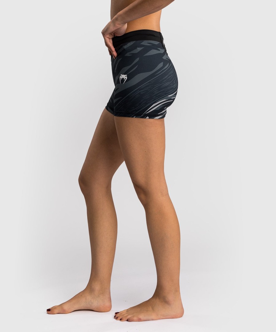 ufc fusion by venum authentic fight night short feminino vale tudo - corte curto - preto
