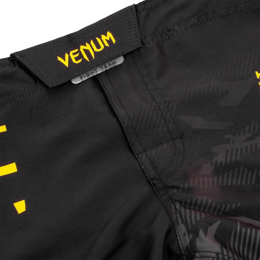 calção de luta infantil venum okinawa 2.0 - pretoamarelo - exclusivo
