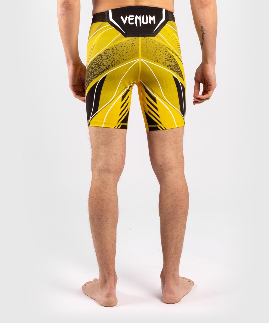 shorts ufc venum authentic fight night masculino vale tudo - corte curto - amarelo
