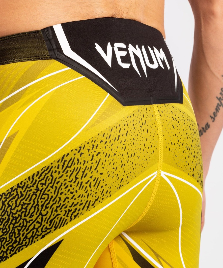 shorts ufc venum authentic fight night masculino vale tudo - corte curto - amarelo
