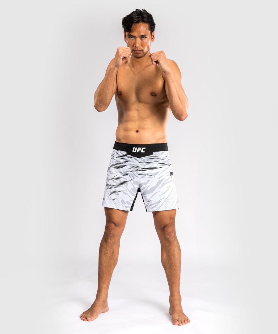 calção de luta masculino autêntico ufc fusion by venum fight night - corte curto - branco