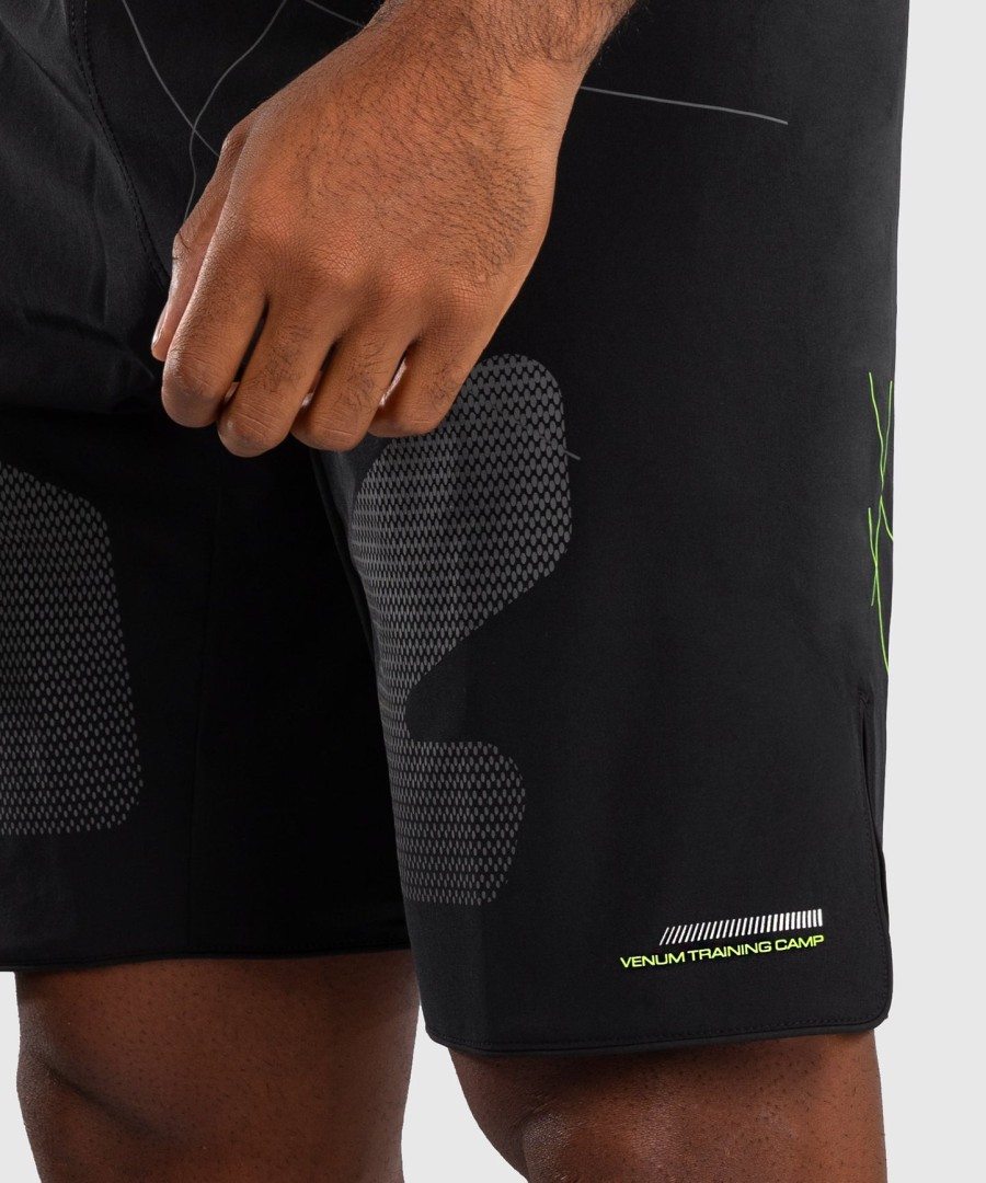 venum training camp 4.0 fight short - pretoverde neon