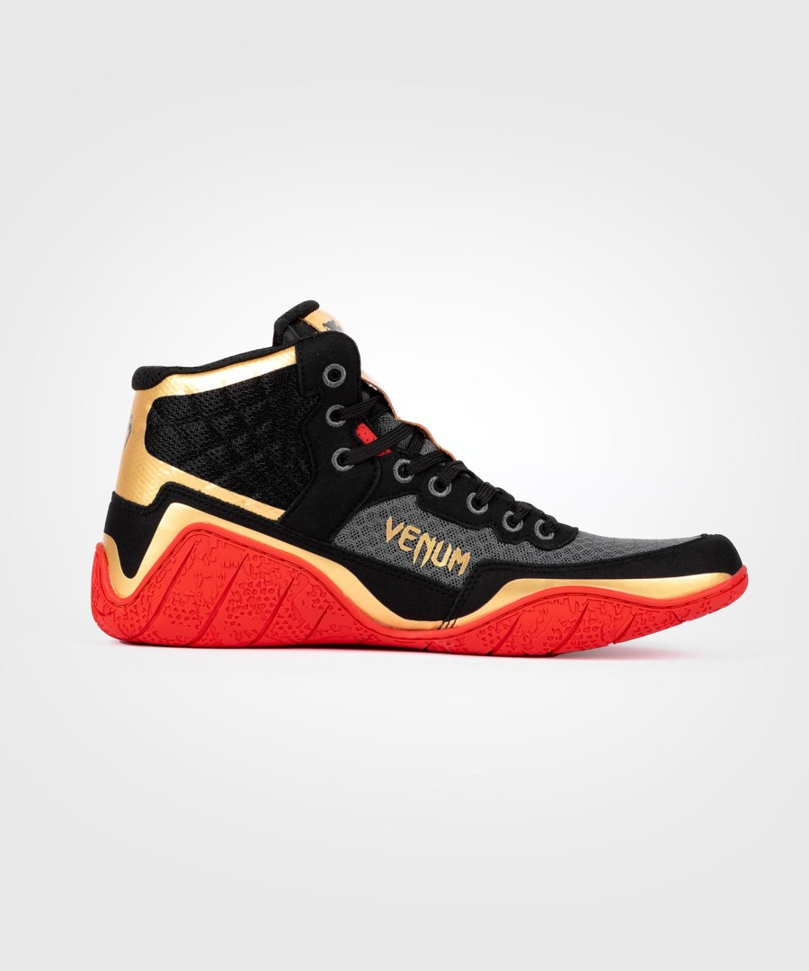 sapatos de luta livre venum elite - pretodouradovermelho
